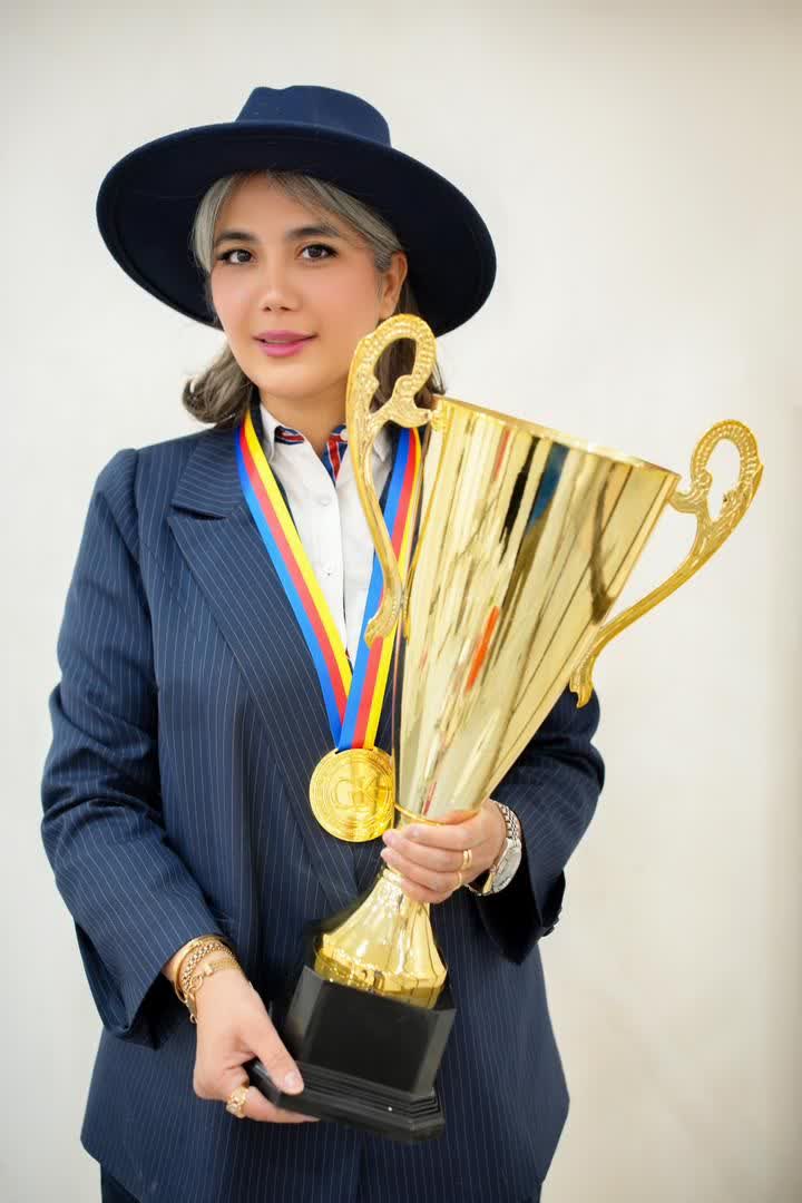 مرجان خانجانی آموزشگاه اسطوره